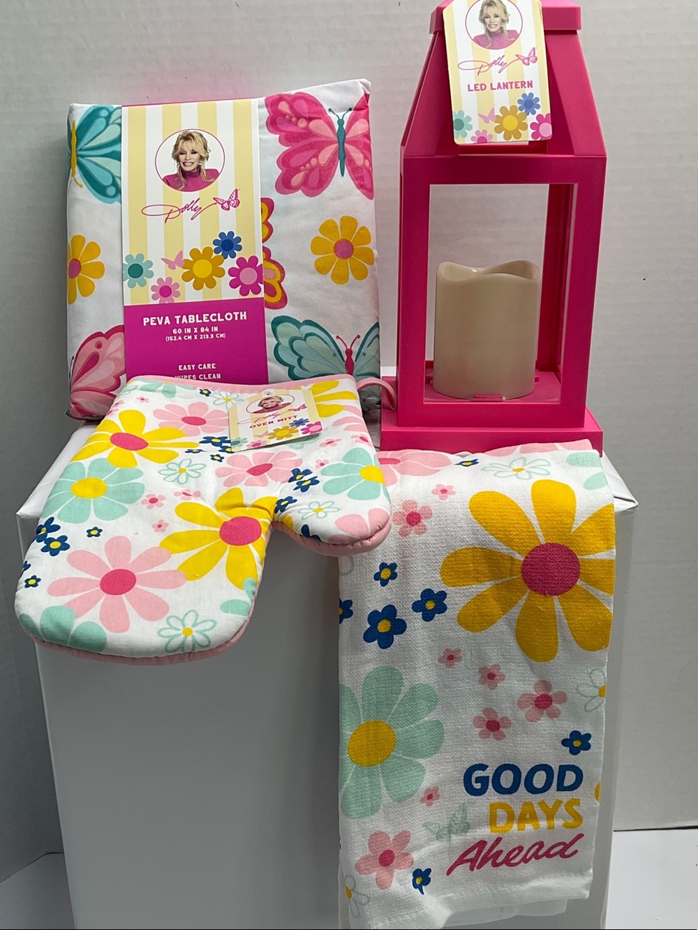 Dolly Parton LED Lantern & Floral Kitchen Set - Pink